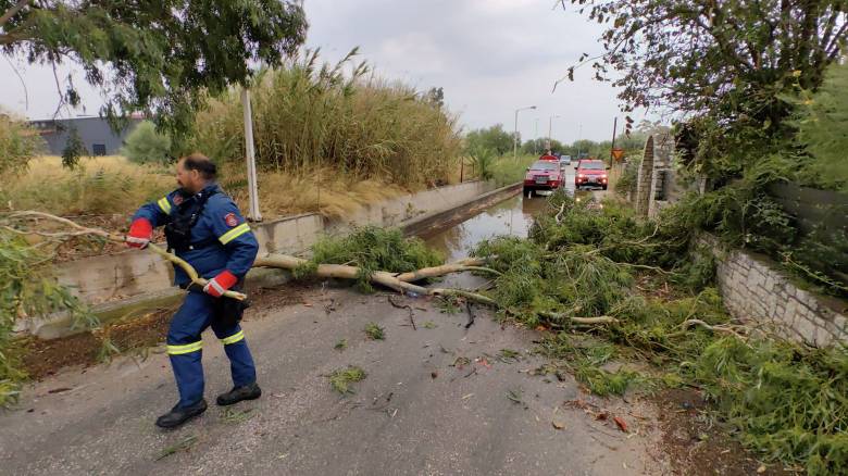 Καταιγίδες και ισχυροί άνεμοι σαρώνουν Ήπειρο και Δυτική Ελλάδα - Προβλήματα σε Κέρκυρα, Ιωάννινα