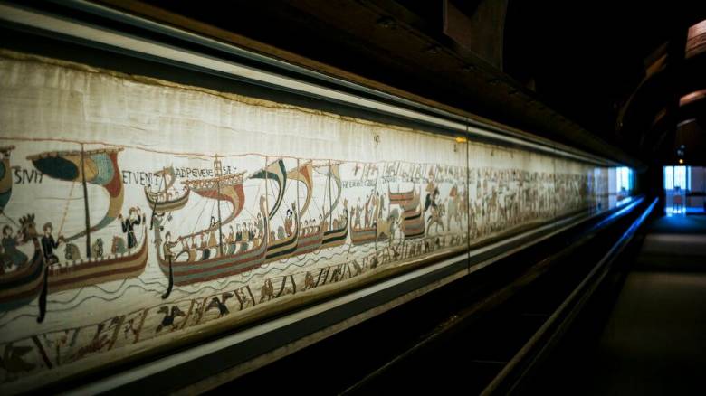 Γάλλοι αντιδρούν στη μεταφορά της ταπισερί της Μπαγιέ στη Βρετανία λόγω της κατάστασης των δρόμων