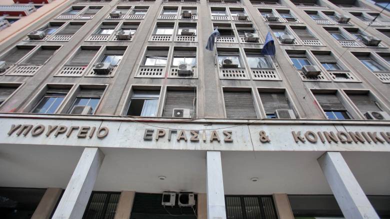 Υπουργείο Εργασίας : Λαϊκίστικη η πρόταση του ΠΑΣΟΚ για μειωμένο ωράριο εργασίας