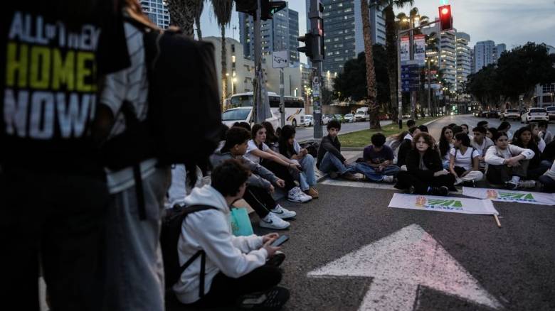 Ισραηλινοί μαθητές απέχουν από τα μαθήματά τους ζητώντας επίτευξη συμφωνίας στη Γάζα