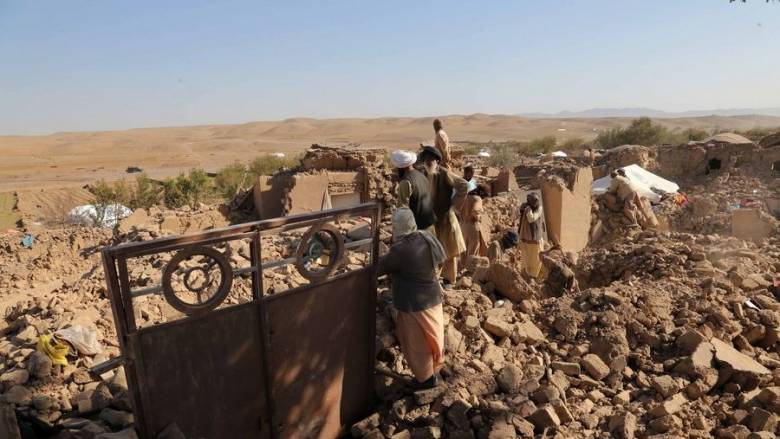 Εκατοντάδες νεκροί και χιλιάδες ακόμη τραυματίες από τον σεισμό στο Αφγανιστάν