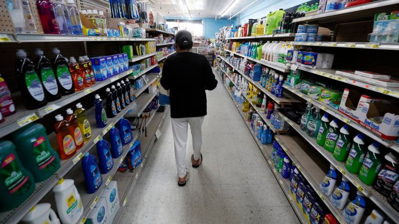 Μειώσεις τιμών στα μεγάλα σούπερ μάρκετ επέβαλε η κυβέρνηση της Σερβίας