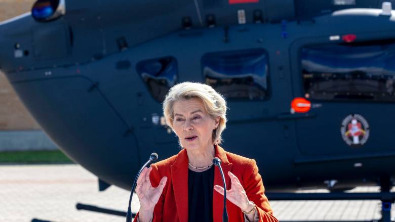 Η Ούρσουλα πήρε τ’ άρματα