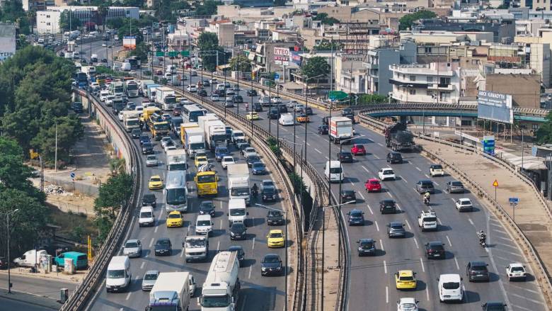 Καραμπόλα πέντε οχημάτων στον Κηφισό - Μποτιλιάρισμα στο ύψος της Ροσινιόλ