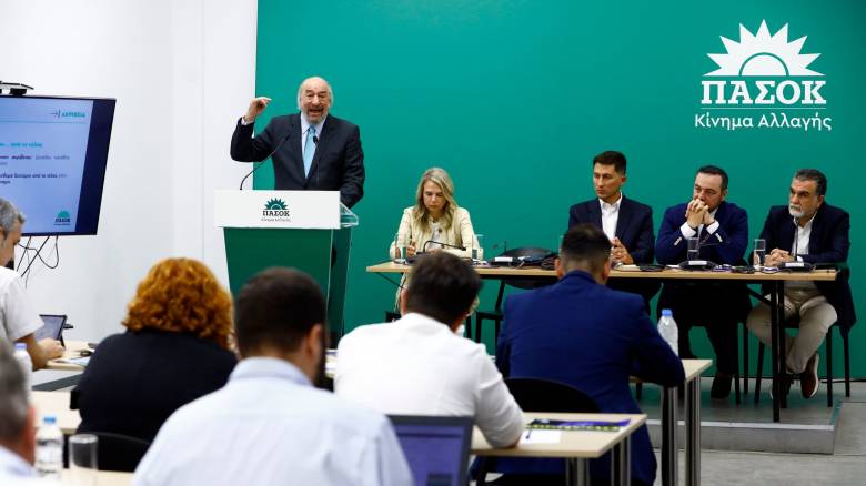 ΠΑΣΟΚ: Η «Μαύρη Βίβλος της κυβέρνησης ΝΔ» - Live η δεύτερη συνέντευξη Τύπου