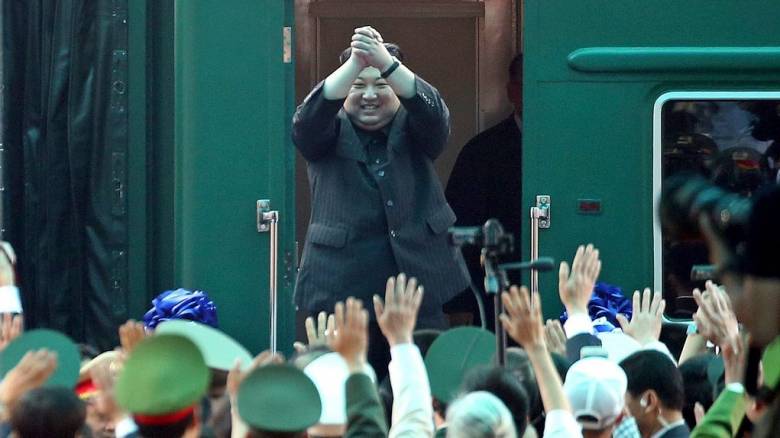 Ο Κιμ Γιονγκ Ουν έφτασε σιδηροδρομικώς στο Πεκίνο συνοδευόμενος από την κόρη του