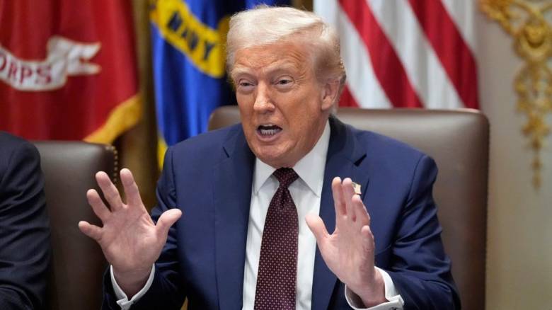 «Θα μπούμε μέσα»: O Tραμπ έτοιμος να στείλει την Εθνοφρουρά στο Σικάγο