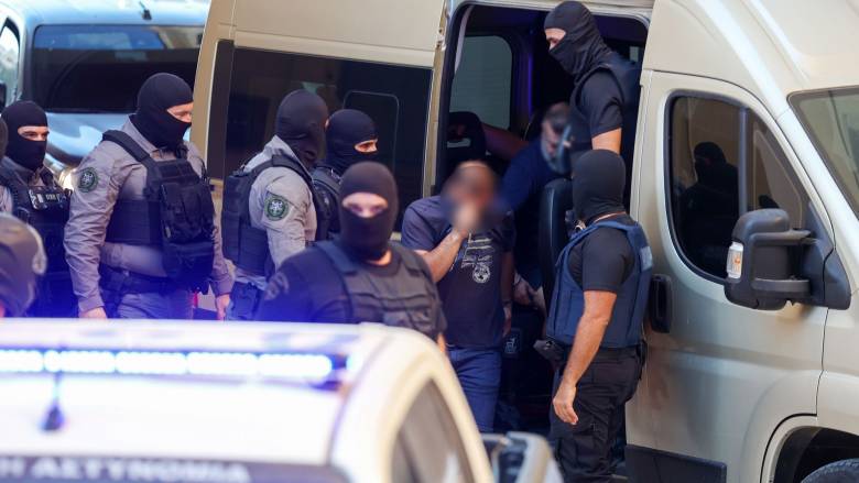 «Μόνο δολοφονία δεν μας έχει ζητήσει» - Οι καυτοί διάλογοι της μαφίας στην Κρήτη για αρχιμανδρίτη