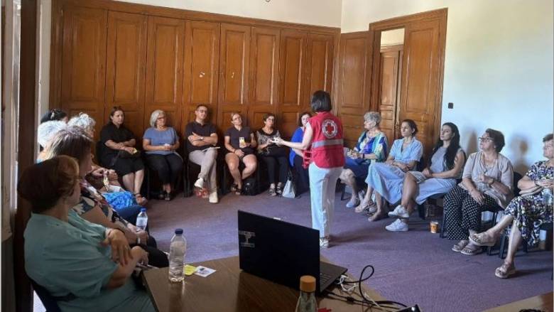 Ψυχοκοινωνική υποστήριξη στις πυρόπληκτες οικογένειες της Χίου από τον Ελληνικό Ερυθρό Σταυρό