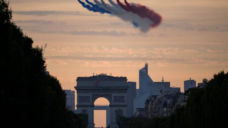 «Η Γαλλία δεν έχει κουλτούρα συνασπισμών»: Τα σενάρια εξόδου από την κρίση και το «στοίχημα» Μακρόν