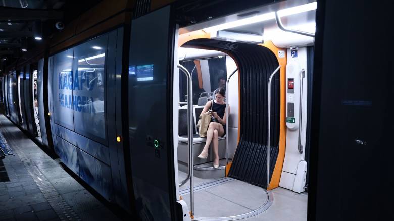 Επεκτείνεται το ωράριο σε Μετρό και Τραμ σήμερα, Πέμπτη - Τι ώρα είναι τα τελευταία δρομολόγια