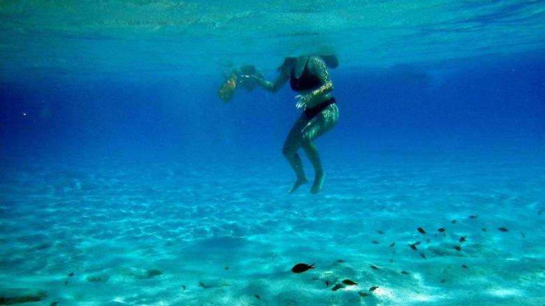 Στο νοσοκομείο 13χρονη μετά από τραυματισμό σε θαλάσσια παιδική χαρά στη Χαλκιδική