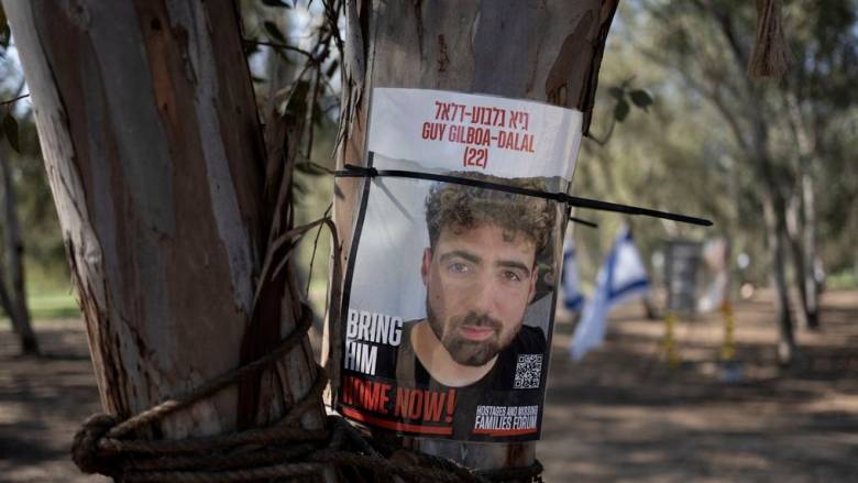 Η Χαμάς δημοσίευσε βίντεο με ομήρους στη Γάζα καθώς ο ισραηλινός στρατός προελαύνει