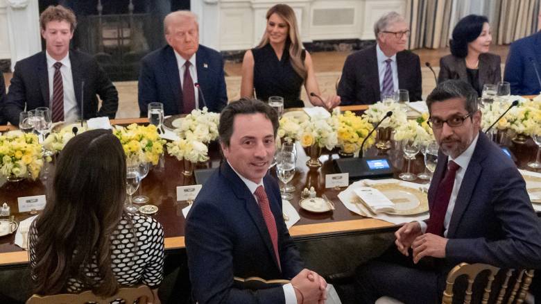 Η Μελάνια Τραμπ σε δείπνο με τους μεγιστάνες της τεχνολογίας - Η επανεμφάνισή της στον Λευκό Οίκο