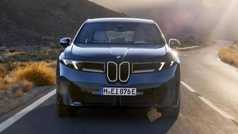 Η νέα iX3 εγκαινιάζει μια νέα εποχή για τη BMW και μάλιστα σε πολλούς τομείς