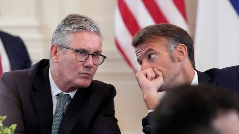 Βίοι παράλληλοι για Μακρόν και Στάρμερ - Οι κρίσεις που προκαλούν κλυδωνισμούς