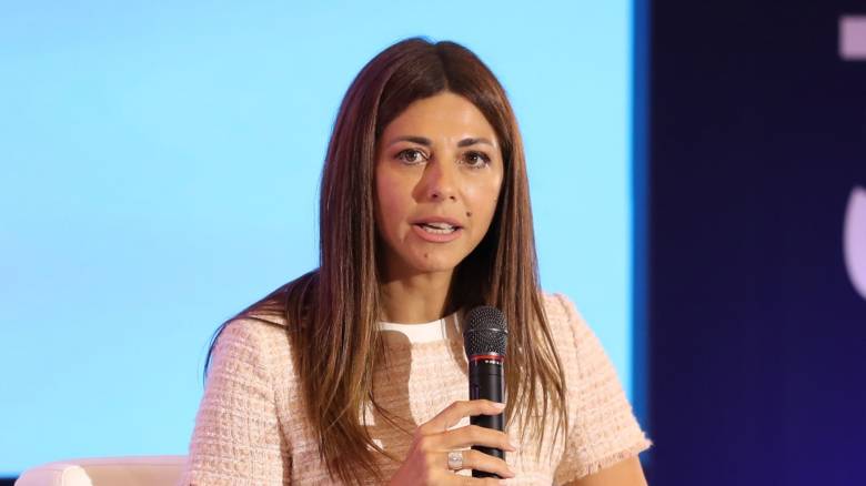 Ζαχαράκη: Η τεχνητή νοημοσύνη είναι ένας «πλανήτης» πάνω στον οποίο ήδη «κατοικούμε»