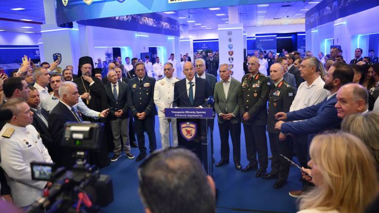 Δένδιας από ΔΕΘ: «Τέλος στις παλιές πρακτικές... αγοράζουμε ό,τι βρούμε, όσο κι αν κοστίζει»