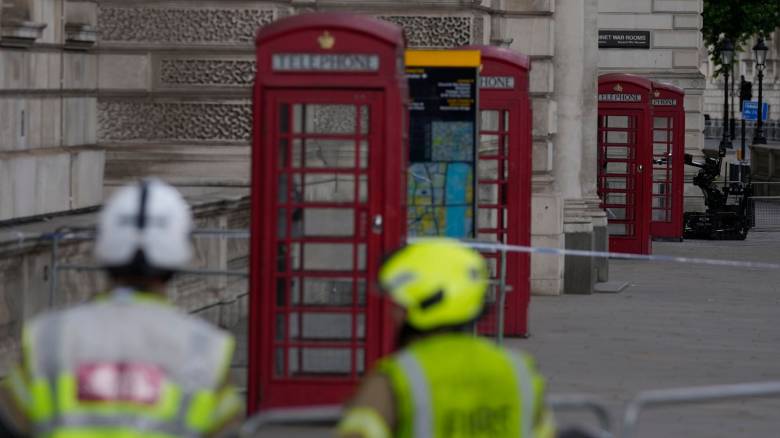 Μεγάλη φωτιά σε κτήριο του Λονδίνου: Επιχειρούν 100 πυροσβέστες - Έχει αποκλειστεί η περιοχή