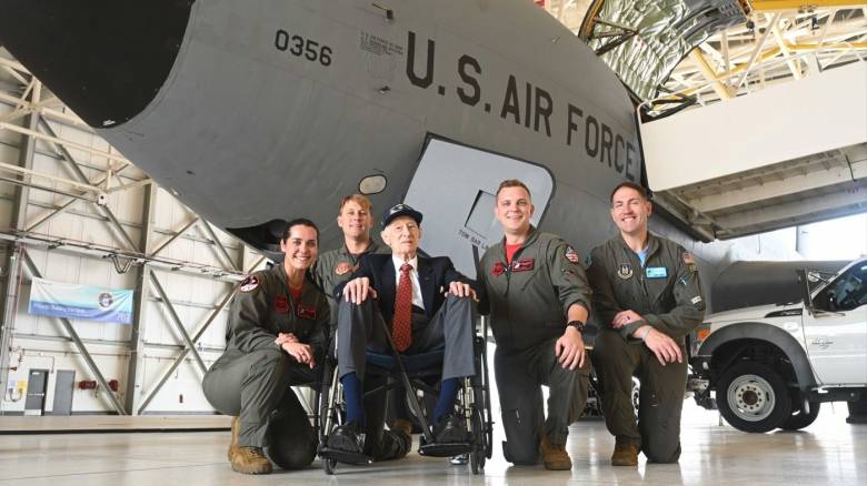 Τζον Λακαντού: Πέθανε ο τελευταίος πιλότος του «αιματοβαμμένου» 100ού Σμήνους στον Β΄ Παγκόσμιο