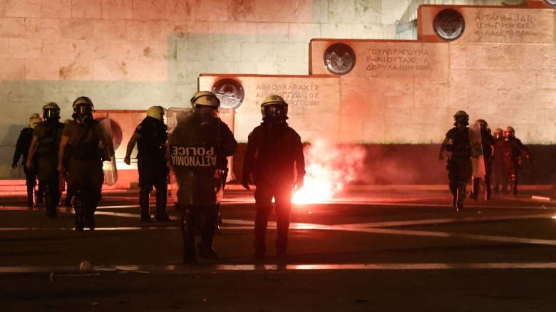 Πέντε συλλήψεις για τα επεισόδια στη συγκέντρωση για τα Τέμπη στο Σύνταγμα