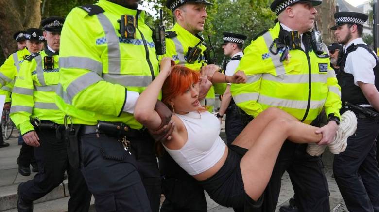 Περισσότερες από 400 συλλήψεις σε συγκέντρωση υποστήριξης της οργάνωσης Palestine Action στο Λονδίνο