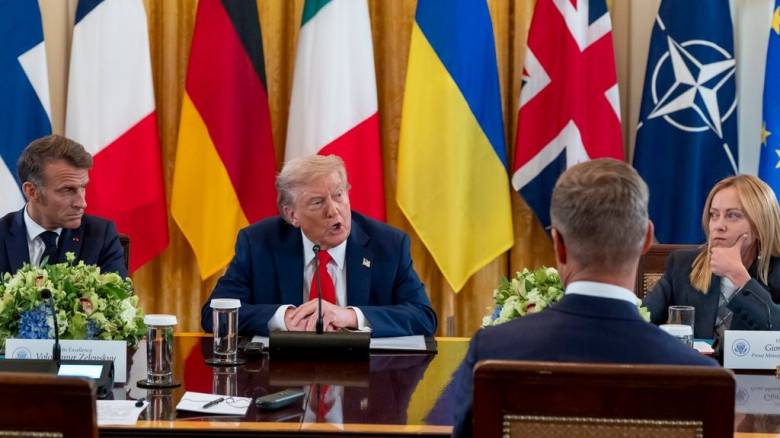 Οργή Τραμπ για το ρωσικό χτύπημα στην Ουκρανία: Οι κυρώσεις και οι νέες συνομιλίες με Ευρωπαίους