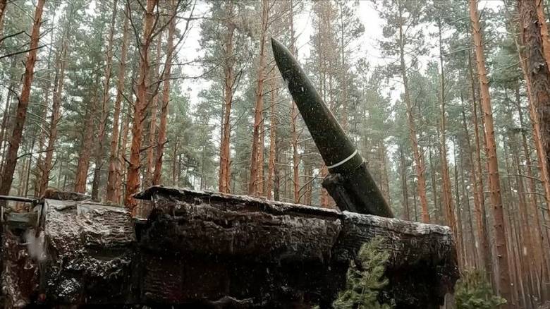 Με πύραυλο Ισκαντέρ πραγματοποιήθηκε η ρωσική επίθεση στο κτήριο της ουκρανικής κυβέρνησης