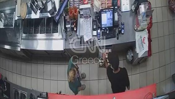 Βίντεο ντοκουμέντα από τη δράση του 32χρονου που «ξάφριζε» καταστήματα στα Καμίνια