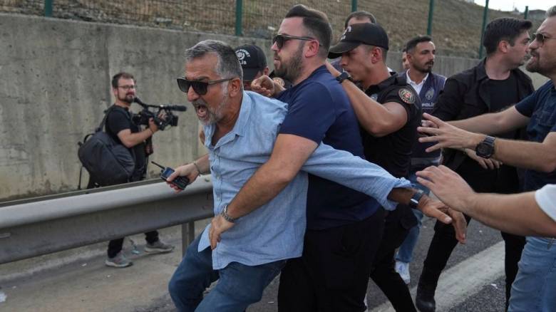 Τουρκία: Συγκρούσεις μεταξύ αστυνομίας και βουλευτών και υποστηρικτών του CHP