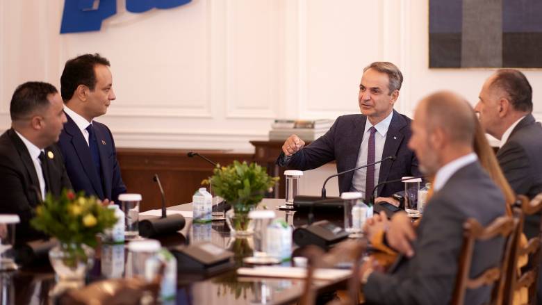 Τετ-α-τετ Μητσοτάκη με τον γιο του Χαφτάρ στο Μέγαρο Μαξίμου