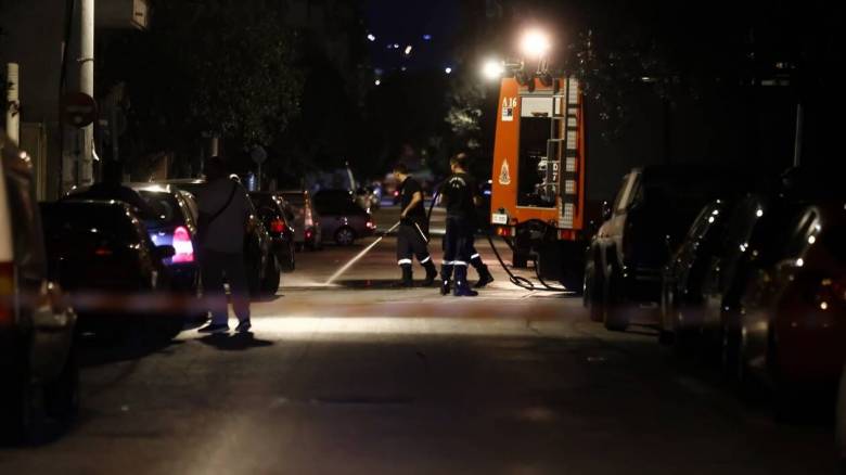 Όχημα έπεσε από αυτοκινητάμαξα στην Καλλιθέα προκαλώντας κυκλοφοριακά προβλήματα