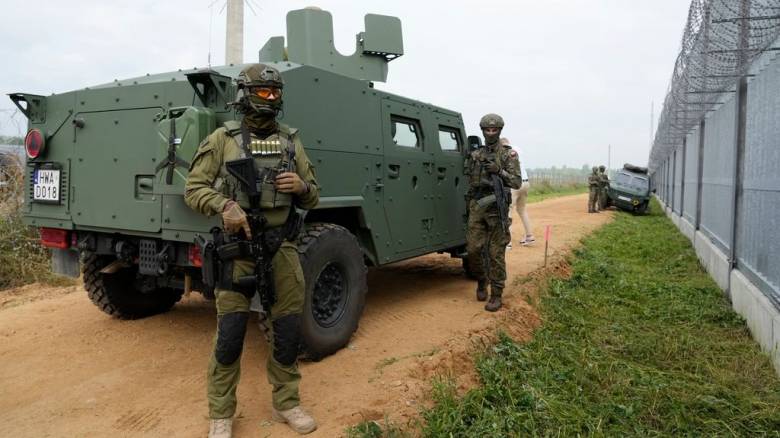 Ο Πολωνός πρωθυπουργός Τουσκ διέταξε κλείσιμο συνόρων με τη Λευκορωσία