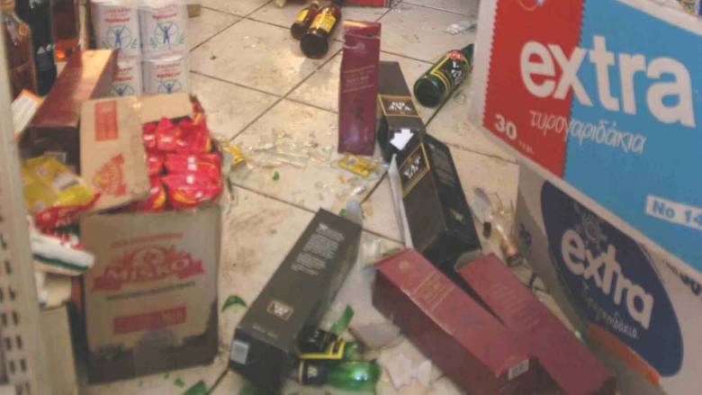 Καρέ - καρέ η στιγμή που «χτύπησε» ο Εγκέλαδος στην Εύβοια