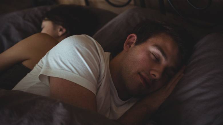 Τα μικρόβια που ελέγχουν τον ύπνο μας και πώς μπορούν να αξιοποιηθούν για να τον βελτιώσουν