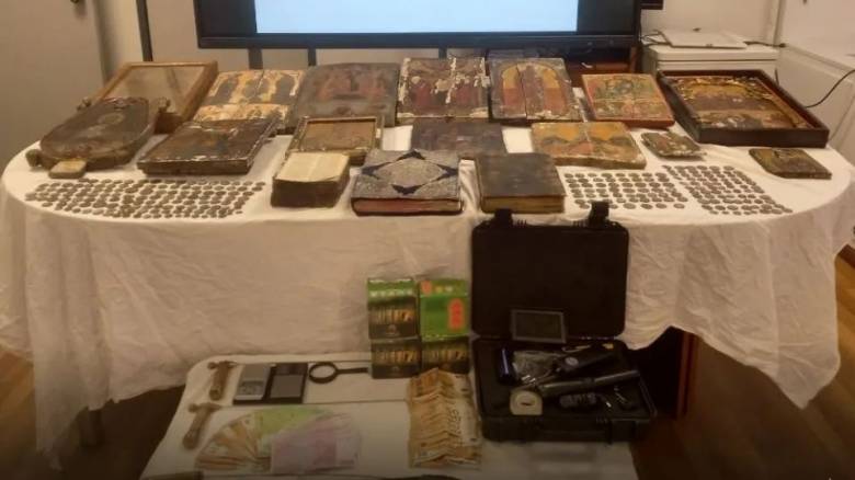 Απολογούνται οι συλληφθέντες για την υπόθεση αρχαιοκαπηλίας στην Μονή Μεγάλου Σπηλαίου