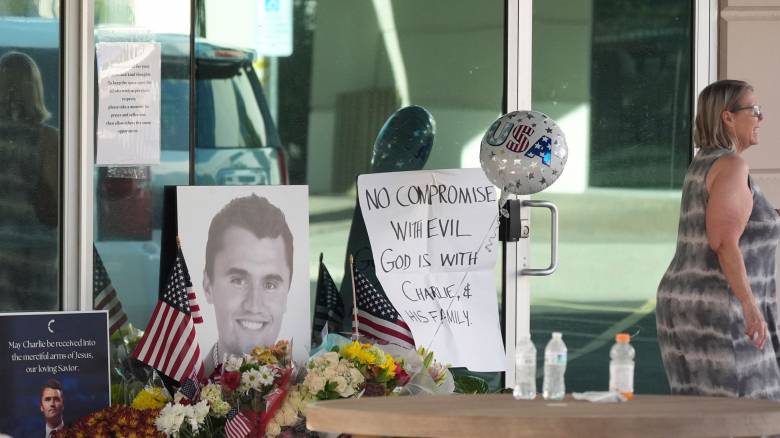 Οι κίνδυνοι για τις ΗΠΑ από τη δολοφονία του Τσάρλι Κερκ - Τι ξέρουμε μέχρι τώρα για τον δράστη