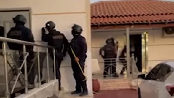 Σε εξέλιξη επιχείρηση της ΕΛ.ΑΣ σε οικισμό στο Ζεφύρι - Οκτώ συλλήψεις