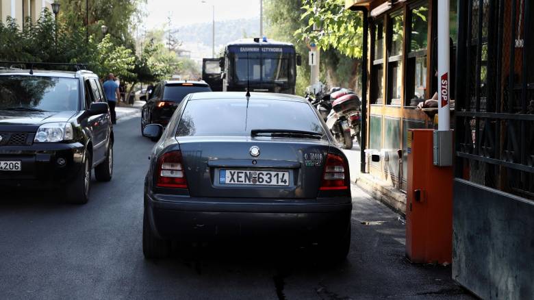 Στο Αυτόφωρο για το «φακελάκι» των 3.000 ευρώ ο καρδιοχειρουργός του Ιπποκράτειου - «Με γονάτισε»