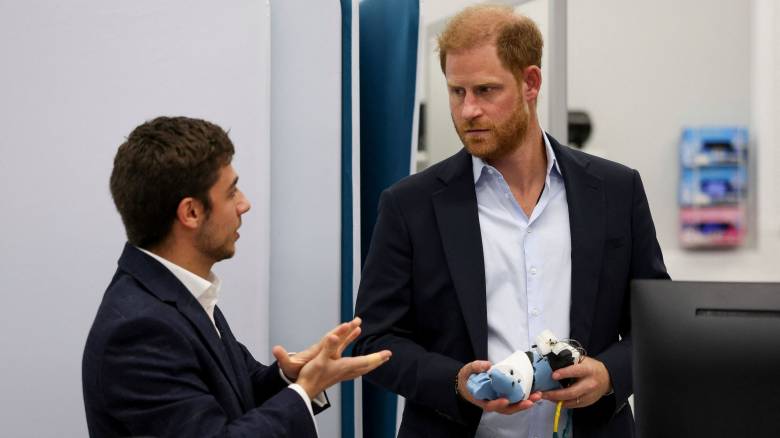 Ο πρίγκιπας Χάρι επισκέφτηκε το Κίεβο - Υποσχέθηκε να βοηθήσει τραυματίες πολέμου στην Ουκρανία