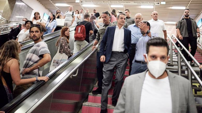 Επίσκεψη του Κυριάκου Μητσοτάκη στον σταθμό του μετρό Σύνταγμα εν όψει της 24ωρης λειτουργίας