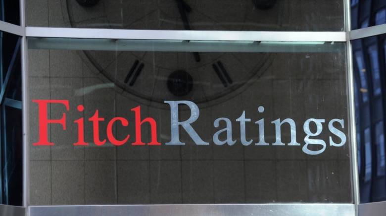 Ο οίκος αξιολόγησης Fitch υποβάθμισε την πιστοληπτική ικανότητα της Γαλλίας