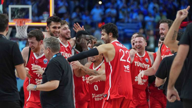 Το τηλεφώνημα Ερντογάν στην Εθνική Τουρκίας - Τα διθυραμβικά σχόλια στον Τύπο της γείτονος