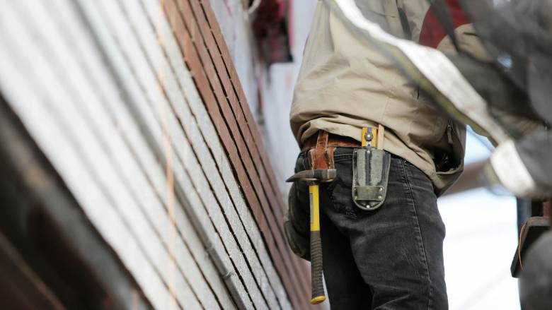 Επίδομα 400 ευρώ για το νέο πρόγραμμα κατάρτισης ανέργων στη βιομηχανία