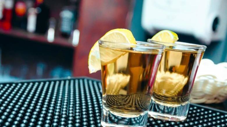 Θεσσαλονίκη: Στο νοσοκομείο ανήλικη μετά από κατανάλωση αλκοόλ - Συνελήφθη ιδιοκτήτης καταστήματος