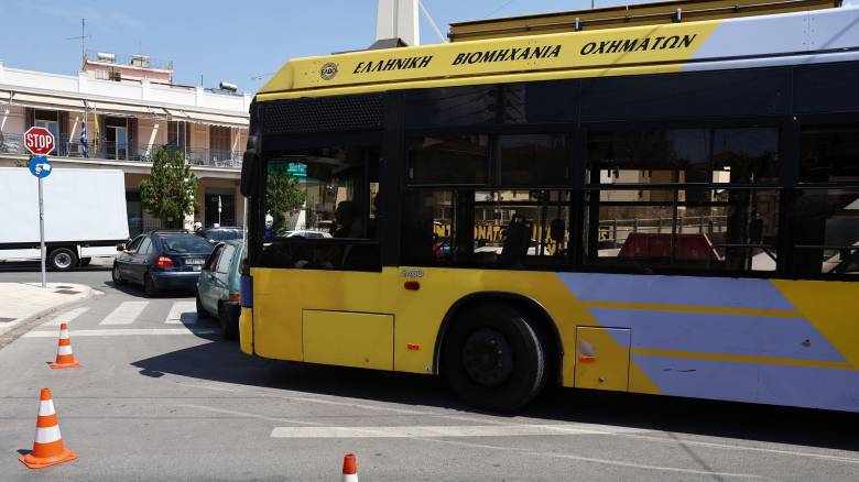 Βίντεο λίγα λεπτά πριν τον άγριο ξυλοδαρμό του οδηγού τρόλεϊ στον Πειραιά