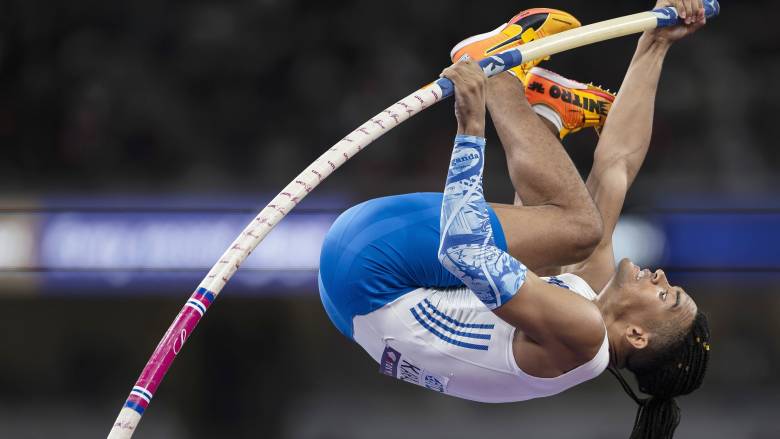 Πανευτυχής ο Καραλής για το μετάλλιο: «Έδειξα ότι μπορώ να πηδήξω ψηλά και ναι, το έκανα»