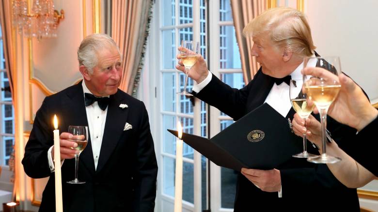 Ντόναλντ Τραμπ και Μελάνια στο Ηνωμένο Βασίλειο: Η τελετή υποδοχής από Κάρολο-Καμίλα και η ατζέντα