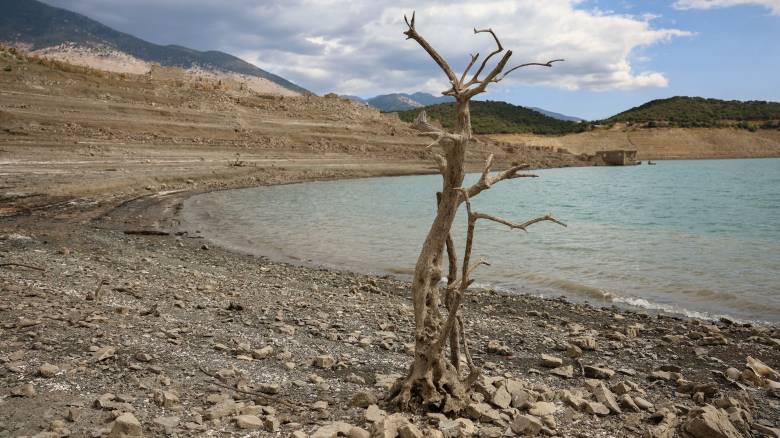 Λειψυδρία: Έκτακτα μέτρα ανακοινώνονται αύριο - Ιστορικό χαμηλό για τη λίμνη του Μόρνου
