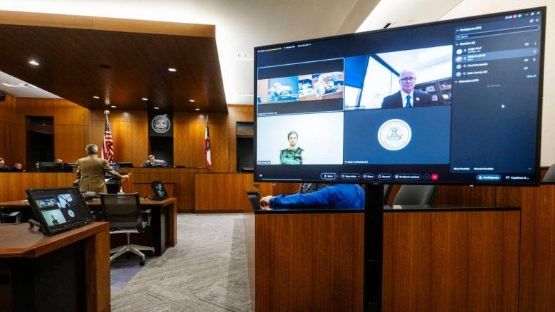 Ανέκφραστος στο δικαστήριο ο κατηγορούμενος για τη δολοφονία Κέρκ, Τάιλερ Ρόμπινσον